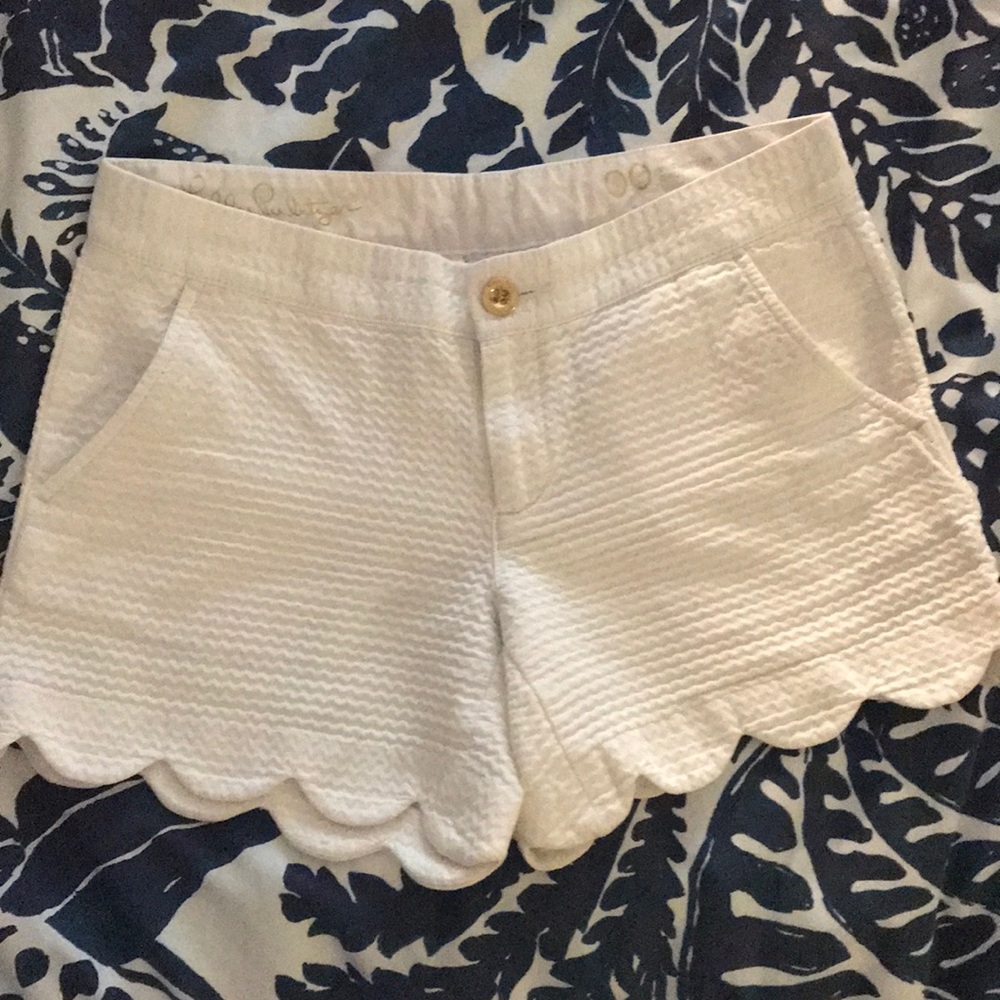 Lilly Pulitzer White Buttercup Short Size 00